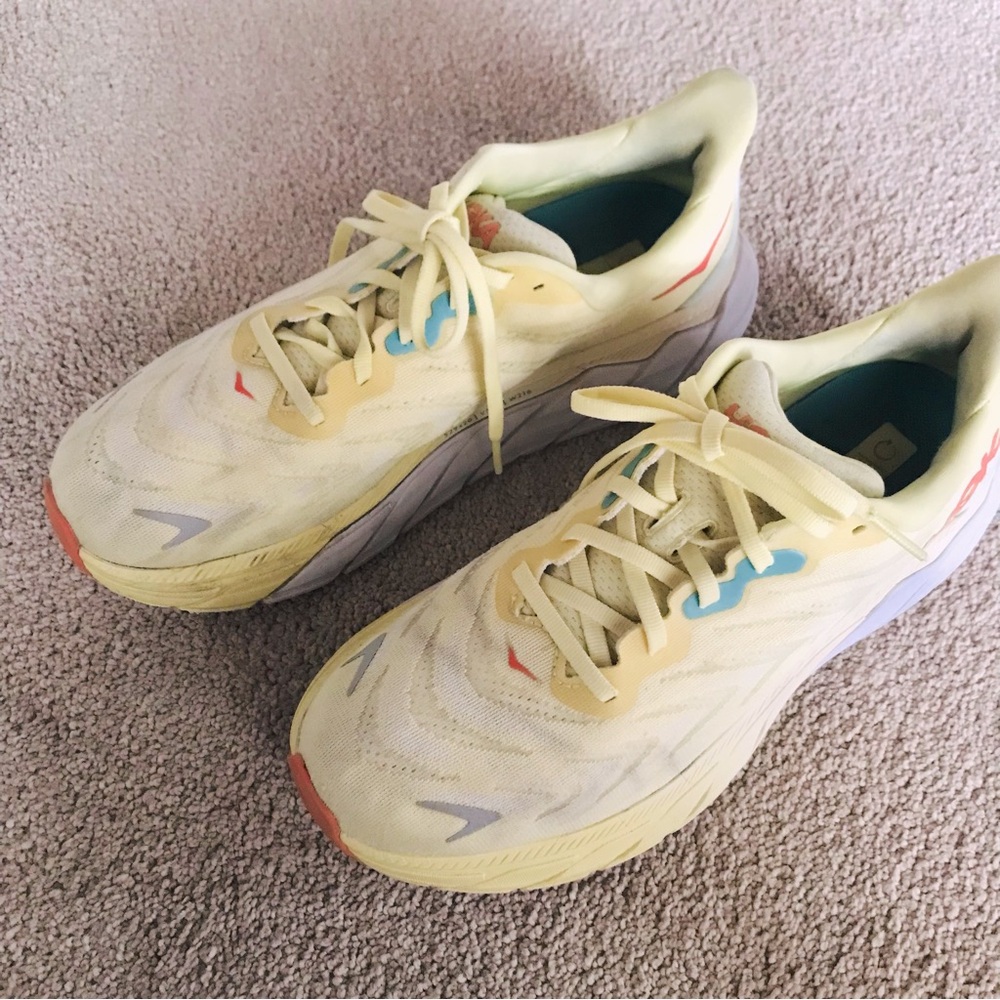 Hoka One One Arahi 6 Women’s Size 9 Running Shoes Yellow Athletic Sneakers Gym